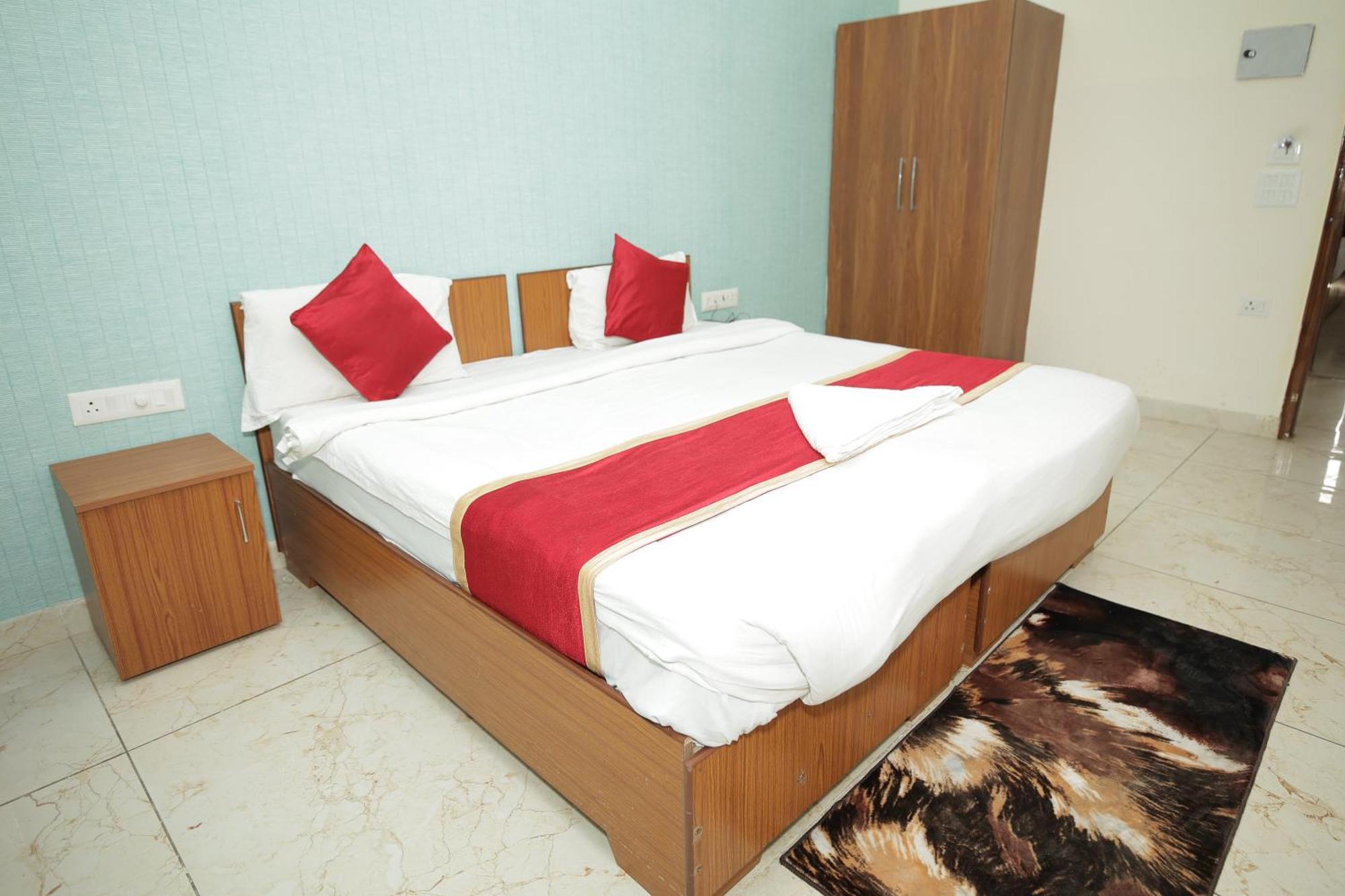 Hotel The Anvi Residency Sector 122 ノイダ エクステリア 写真